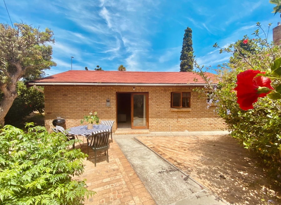 4 Bedroom Property for Sale in Table View Western Cape